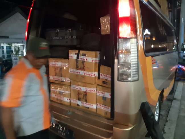 jasa kirim barang 1 hari sampai, jasa kirim paket barang lewat mobil travel, cara kirim paket barang via travel antar kota